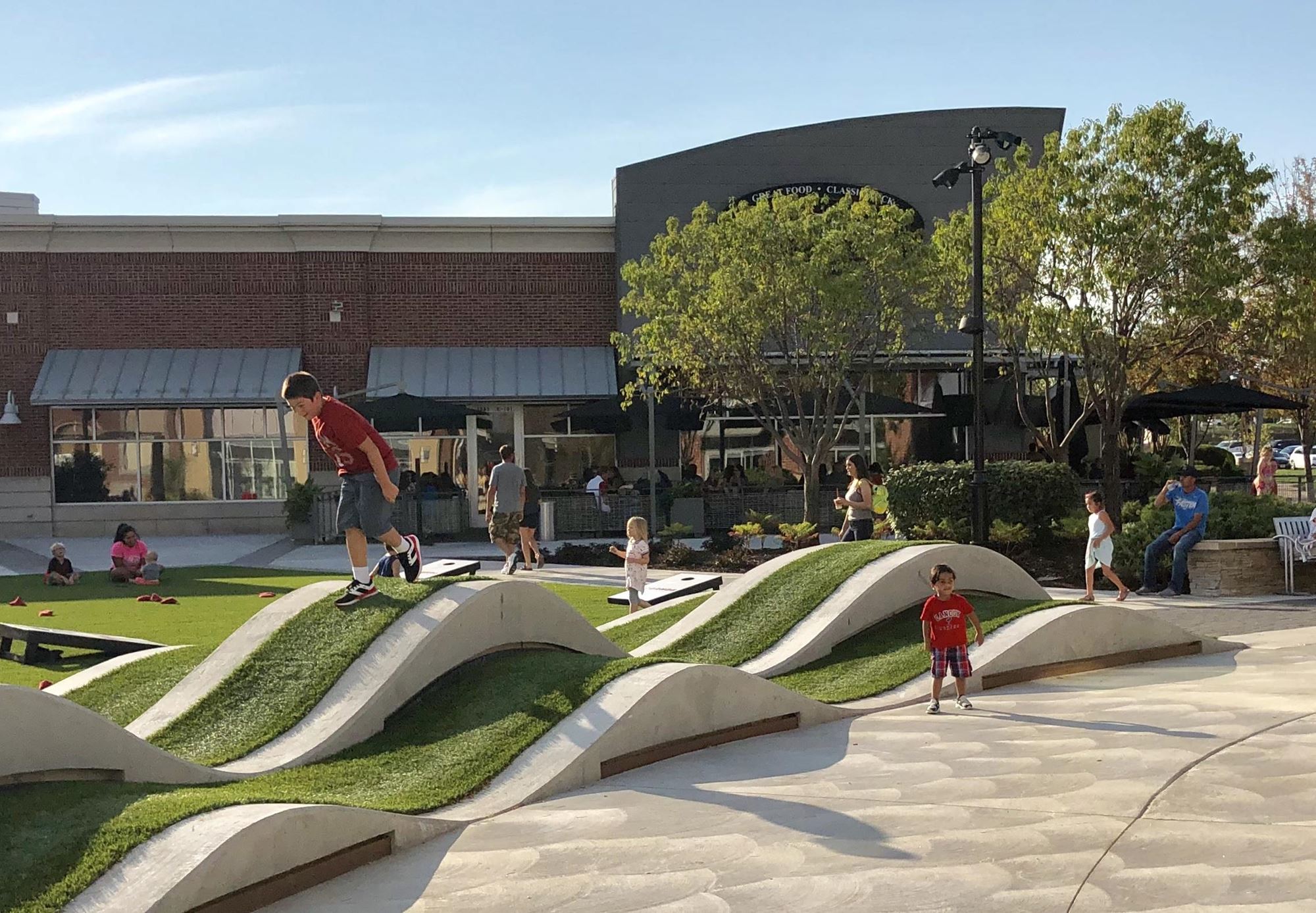 Legends Retail Courtyard Wave Wall